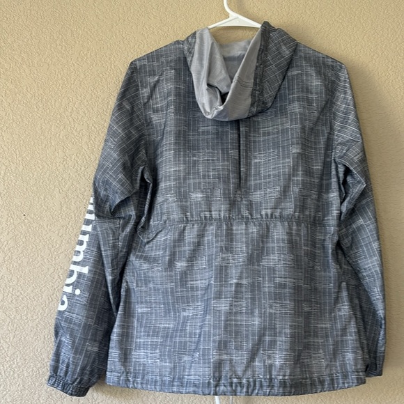 Columbia Women’s Blue Gray and White Windbreaker zip up Hoodie - Picture 4 of 4